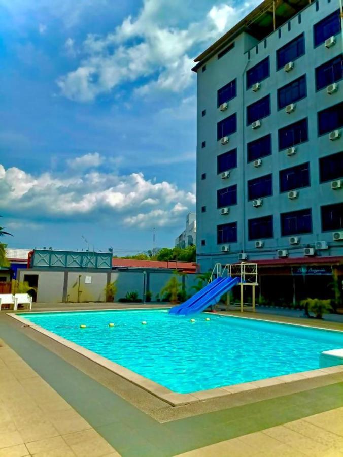 Langgura Baron Resort Pantai Cenang  Exterior photo
